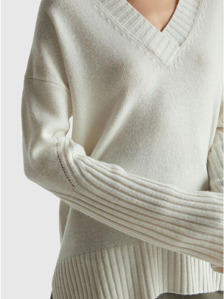 V NECK SWEATER L/S Women image number 4